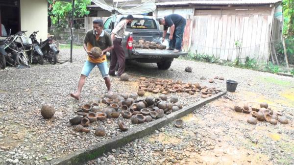 Peluru meriam-1 Peluru meriam yang ditemukan warga Bonjol, Pasaman, Sumbar (Wahyu Sikumbang/iNews)