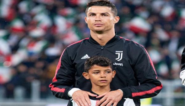 Cristiano Ronaldo dan Cristiano Jr Cristiano Ronaldo dan Cristiano Jr (Foto: Twitter)