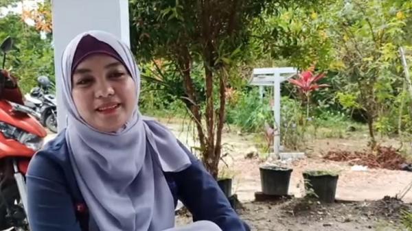 Janda bernama Metha Kanzul saat ditemui di rumahnya di Desa Air Mesu, Bangka Tengah, Bangka Belitung, Selasa (14/7/2020). (Foto: iNews/Haryanto)