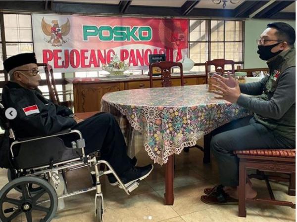 Ridwan Kamil Gubernur Jabar Ridwan Kamil bertemu tokoh Solihin GP atau Mang Ihin. Rabu (15/7/2020) (Foto Instagram).