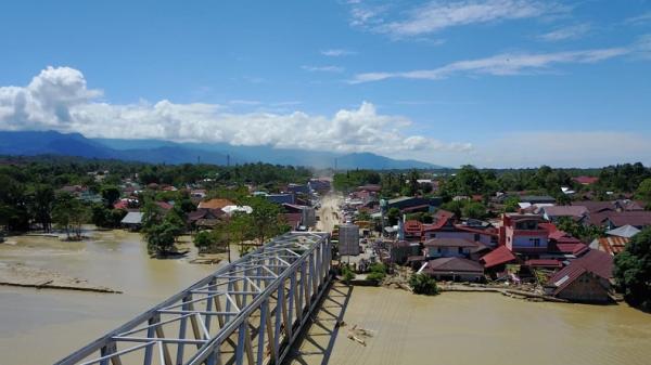 Banjir bandang menerjang di Luwu Utara Banjir bandang menerjang di Kabupaten Luwu Utara, Sulawesi Selatan (Susel), menyebabkan banyak korban jiwa dan kerugian. (Foto: BNPB)