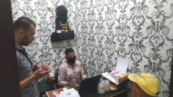 bocah sorong-1 Korban dan kuasa hukum melapor ke Propam Polres Sorong Kota (Andrew Chan/iNews)