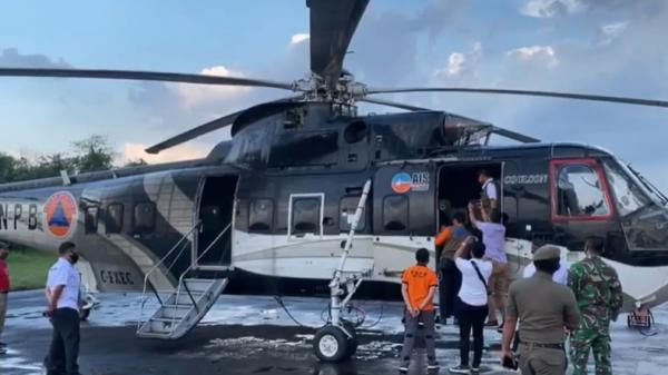 Heli water bombing Salah satu helikopter yang disiagakan Pemprov Sumsel untuk tangani karhutla (Bambang Irawan/iNews)