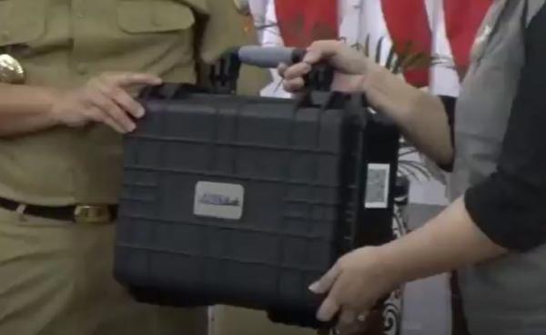 pcr portable Alat PCR Portable milik Pemprov Jabar sebesar koper untuk tes swab. (Foto iNews/Beben HVA).