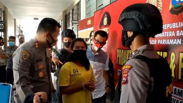 Lala, pelaku pencabulan bayi berusia 8 bulan di Pariaman, Sumbar (Eka Guspriadi/iNews)