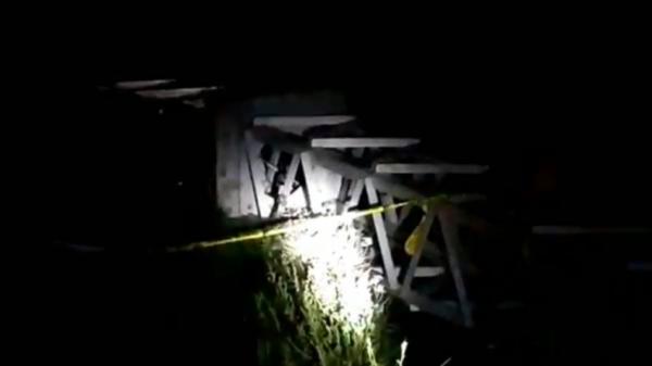 Sutet roboh Tiang sutet yang roboh yang menewaskan empat orang di Sumedang (Beben HVA/iNews)