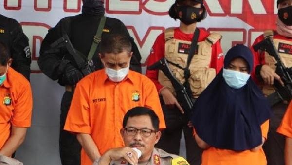 Otak Pelaku pembunuhan, NL (paling kiri) Otak Pelaku pembunuhan, NL (paling kiri) (Foto: Istimewa)