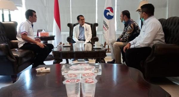 Sekjen Partai Perindo Ahmad Rofiq saat menerima calon bupati dan wakil bupati pada Pilbup Sinjunjung Sumatra Barat di Kantor DPP Partai Perindo, Jakarta Pusat, Rabu (26/8/2020). (Foto: Sindo/Rakhmatulloh) 