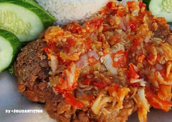 Resep Sambal Ayam Geprek Bawang IG@juliyanti7788 (iNews.id/esa putra tanjung)