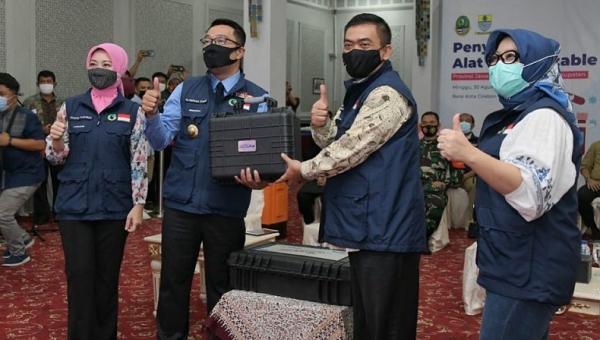 Ridwan Kamil membagikakan alat test pcr Gubernur Jawa Barat (Jabar) Ridwan Kamil membagikan 27 alat test PCR mobile untuk 27 kabupaten/kota. (Foto: Instagram Ridwan Kamil)