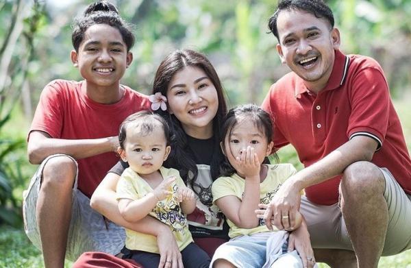Anak artis Indonesia yang selalu dikawal ajudan . (Foto: IG)