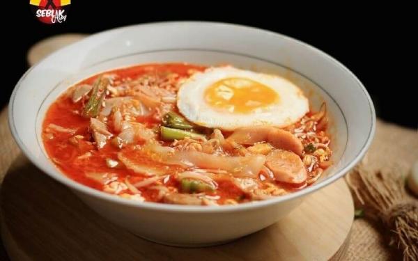 Resep Seblak Mie Bakso IG@seblak.asoy (iNews.id/esa putra tanjung)
