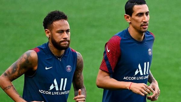 Duo PSG Neymar Jr (kiri) dan Angel Di Maria kembali berlatih bersama tim setelah pulih dari Covid-19. (Foto: Sky Sports)