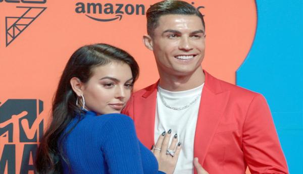 Cristiano Ronaldo dan Georgina Rodriguez Cristiano Ronaldo dan Georgina Rodriguez (Foto: The Sun)