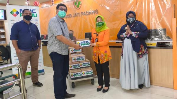 MNC Peduli 5 MNC Peduli menyerahkan bantuan kepada RSUD Jati Padang, Jakarta Selatan, Jumat (18/9/2020).