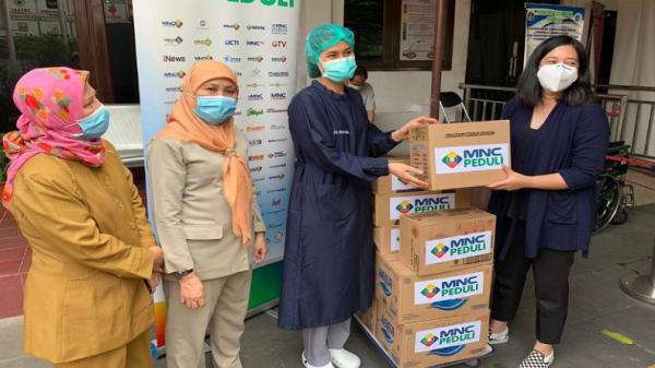 MNC Peduli menyerahkan bantuan kepada 5 puskesmas di Jaksel.