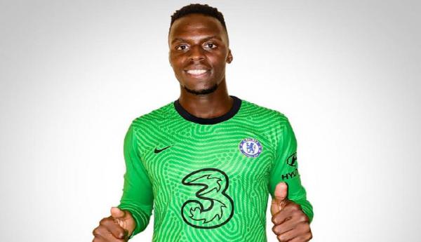 Edouard Mendy Edouard Mendy resmi bergabung ke Chelsea (Foto: Twitter @ChelseaFC)
