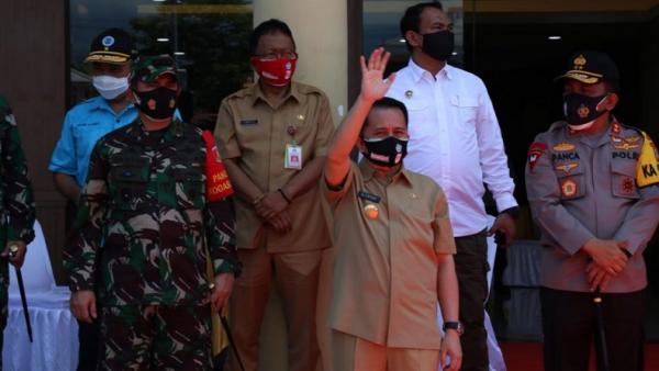 Suasana saat peluncuran Gerakan Sejuta Masker Suasana saat peluncuran Gerakan Sejuta Masker kepada Masyarakat Sulut oleh Polda Sulut di Lapangan Mapolda Sulut, Selasa (29/9/2020). (Foto: Istimewa)