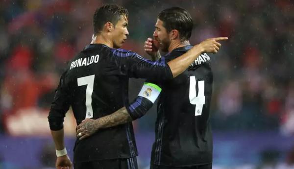 Cristiano Ronaldo dan Sergio Ramos Cristiano Ronaldo dan Sergio Ramos (Foto: Sport Bible)