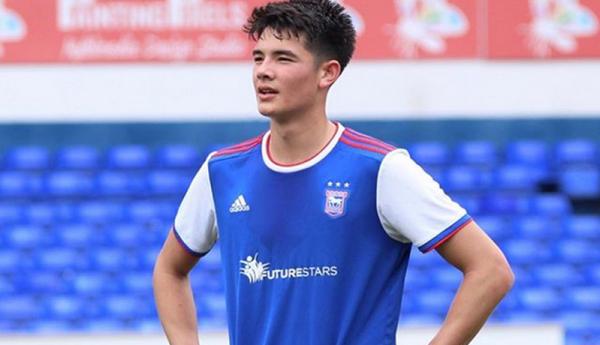 Bek Ipswich Town, Elkan Baggott (Foto: Instagram)