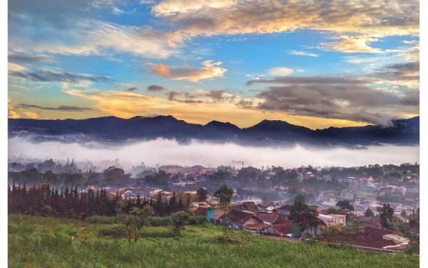 Gunung Batu (Foto: Instagram IG@hye_shin_kazuto私の国の自然の美しさと都市)