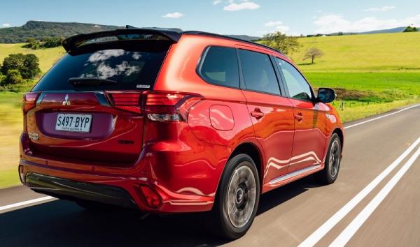 00 Outlander PHEV 1