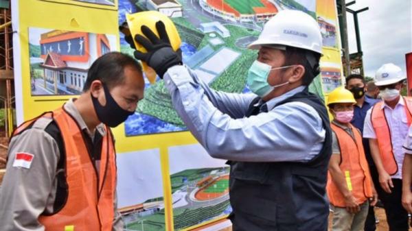 Gubernur Sumatera Selatan Herman Deru di acara peletakan batu pertama pembangunan GOR di Pagaralam (Humas Pemprov Sumsel)