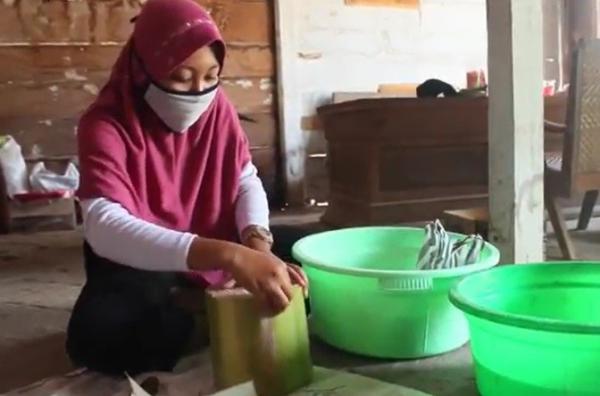 13 Keripik Gedebok