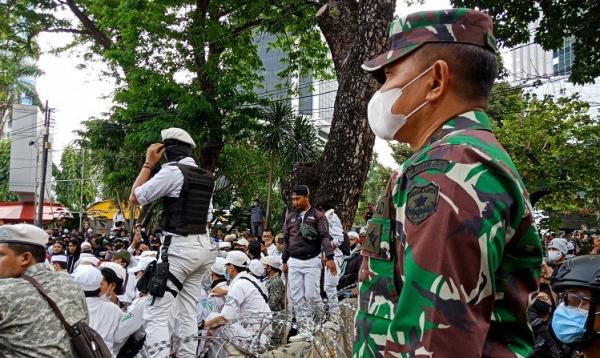 Pangdam Jaya Dudung M Rizki Okez Pangdam Jaya Mayjen TNI Dudung Abdurachman memantau langsung demo menolak UU Omnibus Law Cipta Kerja di Kawasan Patung Kuda, Jakarta, Selasa (13/10/2020). (Foto: Okezone/Muhamad Rizky)