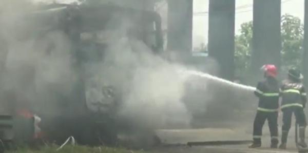 15 Bus Terbakar3