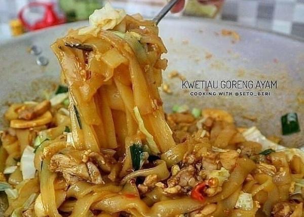 Resep Kwetiau Pangsit Goreng (Foto: IG@seto_beri)