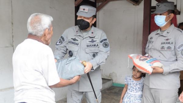 Bantuan Covid Talaud Sebanyak 450 paket bantuan untuk warga Kepulauan Talaud, Sulut dibawa dengan menggunakan kapal Bakamla dan menempuh jwaktu 12 jam (Jefry Langi/iNews)