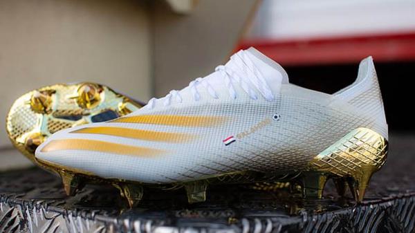 Barang unik yang bisa dijadikan investasi, Sepatu Adidas khusus untuk Mohamed Salah Barang unik yang bisa dijadikan investasi, Sepatu Adidas khusus untuk Mohamed Salah. (Foto: The Sun)