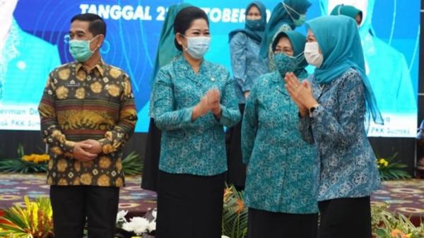 Istri herman deru Ketua TP PKK Sumatera Selatan (Sumsel) dan juga istri Gubernur Sumsel Herman Deru, Febrita Lustia Herman Deru (Humas Pemprov Sumsel)