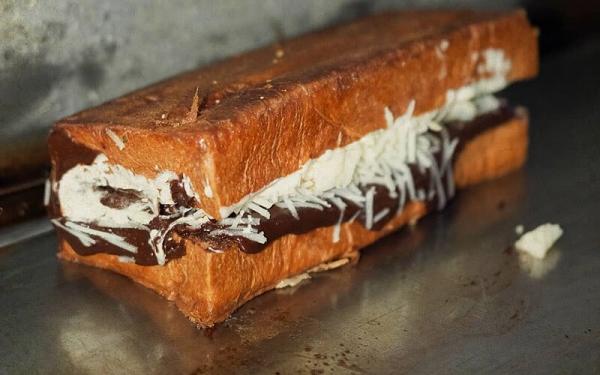Roti Bakar Bandung (Foto: Instagram IG@rotibakarpanjo)