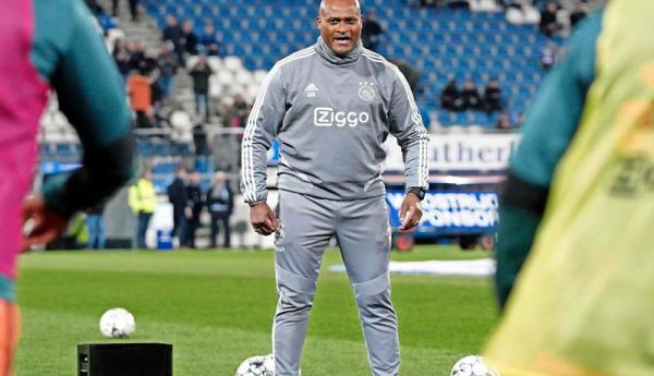 Winston Bogarde Pelatih tim junior Ajax, Winston Bogarde (Foto: De Telegraaf)