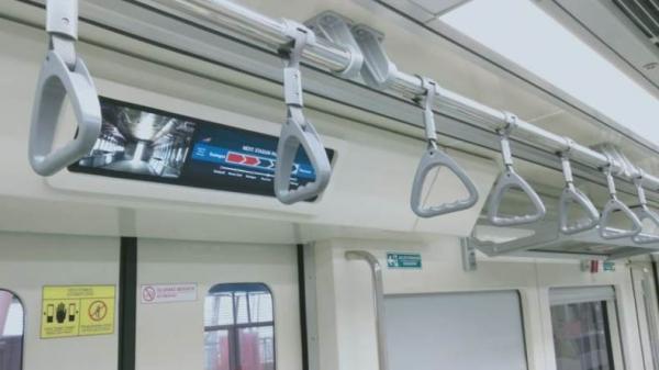 Lrt0 Tiga rumah di Cimahi diterjang banjir. (Foto iNews/Yuwono).