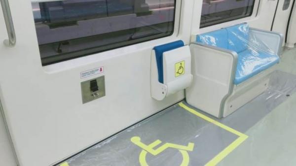 Lrt2 Tiga rumah di Cimahi diterjang banjir. (Foto iNews/Yuwono).