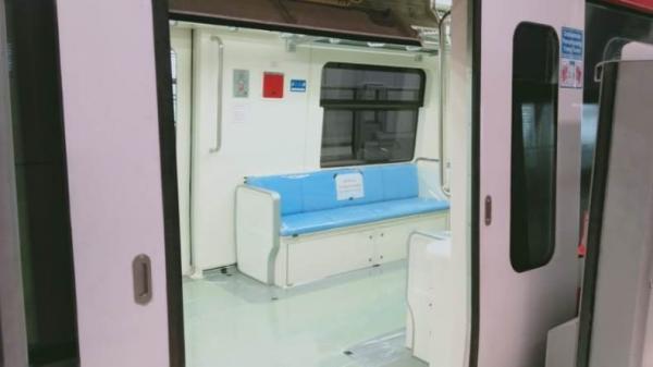 Lrt4 Tiga rumah di Cimahi diterjang banjir. (Foto iNews/Yuwono).