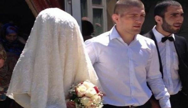 Pernikahan Khabib Pernikahan Khabib Nurmagomedov dengan atimat Nurmagomedova (Foto: Essentially Sports)