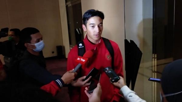 Jack Brown memenuhi permintaan wawancara awak media di Jakarta, Selasa (27/10/2020) malam. (Foto: Okezone/Aldy Putra)