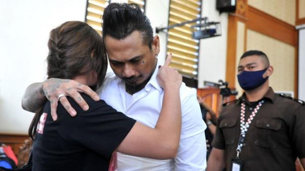 3 Antara Tuntutan Jerinx 1 Dokter Tirta hadir dalam persidangan Jerinx di Pengadilan Negeri Denpasar, Selasa (10/11/2020). (iNews.id/Muhammad Muhyiddin)