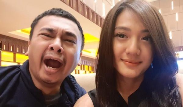 Deretan Artis Menikah Adat Batak, Raditya Dika dan Annisa Aziza (Foto: Instagram)