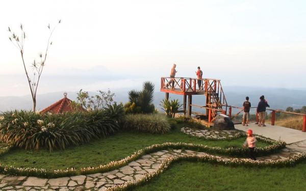 Lokasi wisata Negeri di Atas Awan 2 Lokasi wisata Negeri di Atas Awan atau I’Ampelgading Homeland Bandungan (Foto: iNews/Taufik Budi)