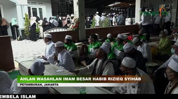 Tangkapan Layar Front Tv Tangkapan layar nyayian menyambut kedatangan Habib Rizieq Shihab di kediaman Petamburan, Jakarta, Selasa (10/11/2020)..