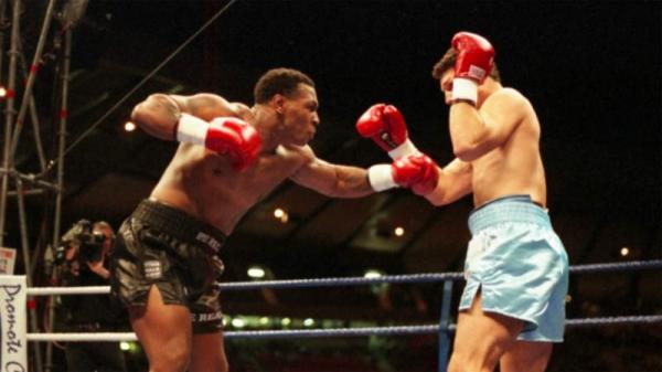 Lou Savarese Mike Tyson Vs Lou Savarese. (Foto: Daily Mail)