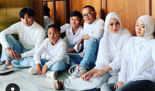 Sule Nathalie Holscher Artis Cantik yang Menjadi Ibu Sambung. (Foto: instagram)