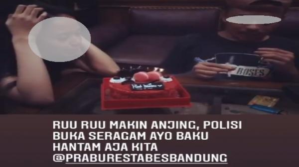 TERSANGKA1.JPG Tersangka DM ditemani seorang perempuan dan kata-kata kasar yang diunggah DM di media sosial. (Foto/Istimewa)