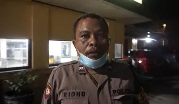 Kepala SPKT Polsek Mimika Baru, Aiptu Ridho. (iNews.id/Nathan Making)