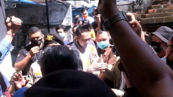 jerinx-1 Terdakwa kasus ujaran kebencian IDI Kacung WHO, I Gede Ary Astina alias Jerinx (Indira Arri/iNews)
